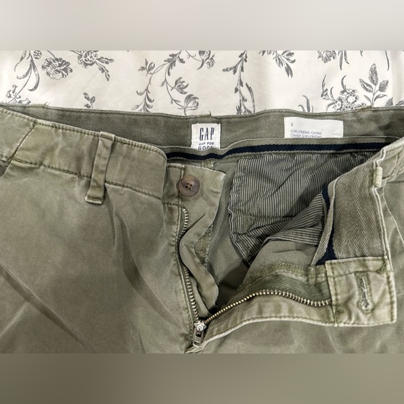 Gap (Gap for Good) green girlfriend chino pants size 2 - Picture 3 of 7
